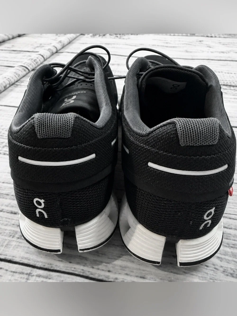 On Cloud Running Shoes Men’s Size 11 Black White EU 45